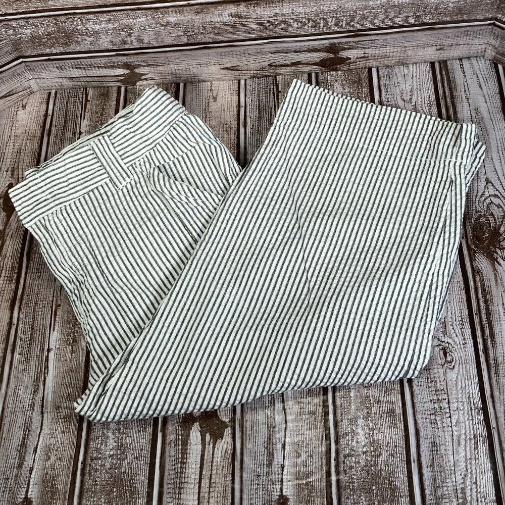 CHEROKEE Girl's 16 Capri Pants White Gray Silver Sparkle Stripe Seersucker